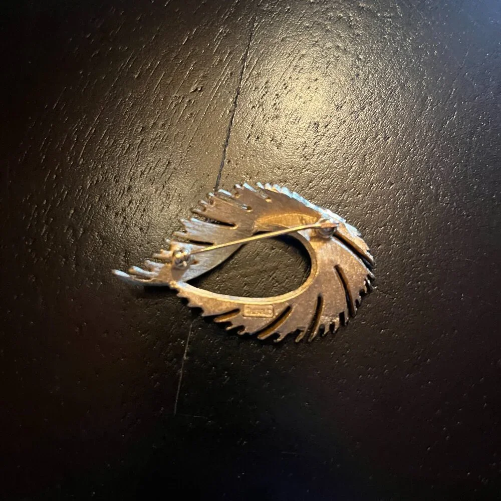 Vintage Gold Tone Crown Trifari Leaf Design Brooch